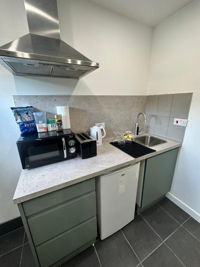 Modern Flat In Central Egham By Windsor Castle, Staines-Upon-Thames And Heathrow Airport Εξωτερικό φωτογραφία