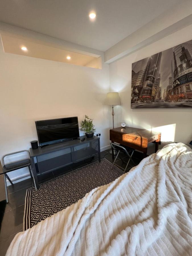 Modern Flat In Central Egham By Windsor Castle, Staines-Upon-Thames And Heathrow Airport Εξωτερικό φωτογραφία