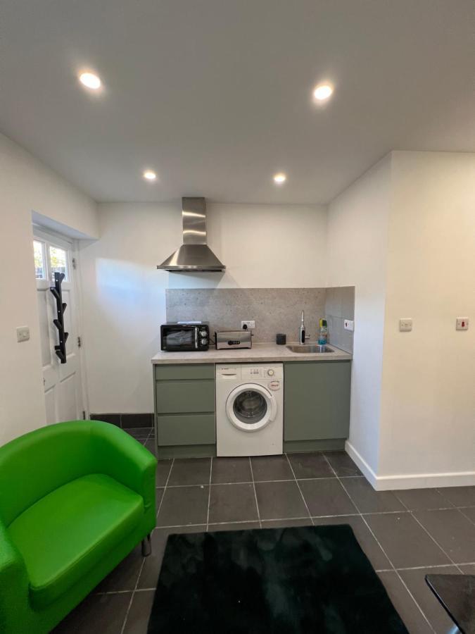 Modern Flat In Central Egham By Windsor Castle, Staines-Upon-Thames And Heathrow Airport Εξωτερικό φωτογραφία