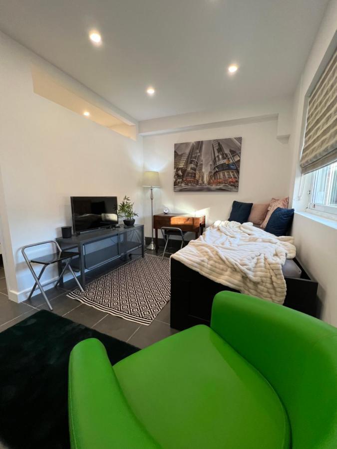 Modern Flat In Central Egham By Windsor Castle, Staines-Upon-Thames And Heathrow Airport Εξωτερικό φωτογραφία