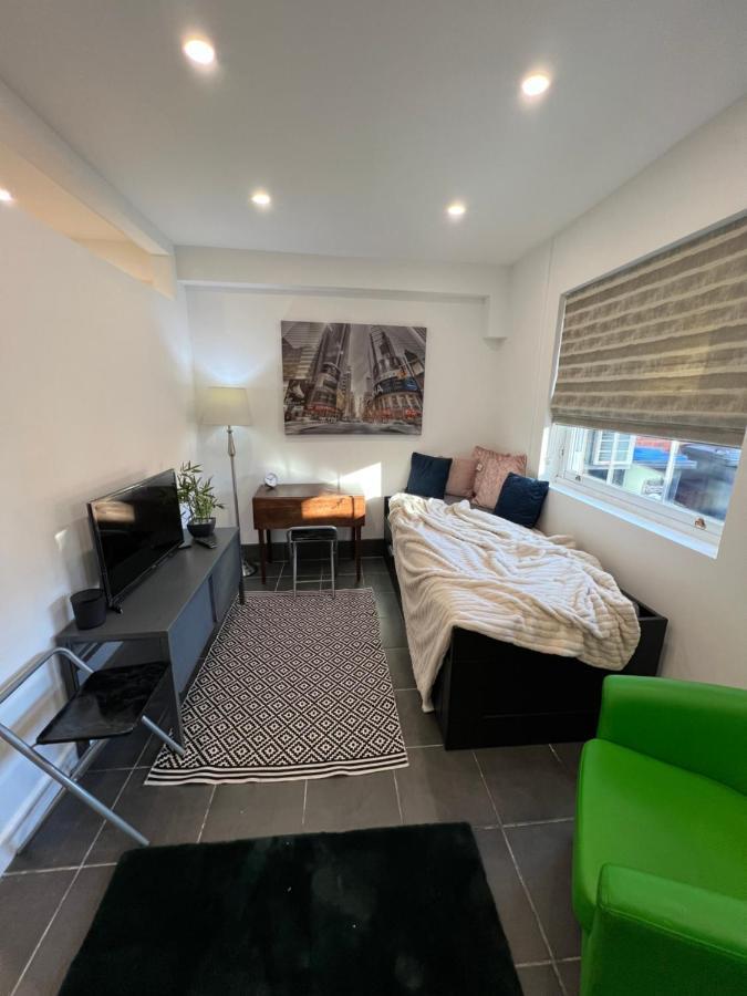Modern Flat In Central Egham By Windsor Castle, Staines-Upon-Thames And Heathrow Airport Εξωτερικό φωτογραφία